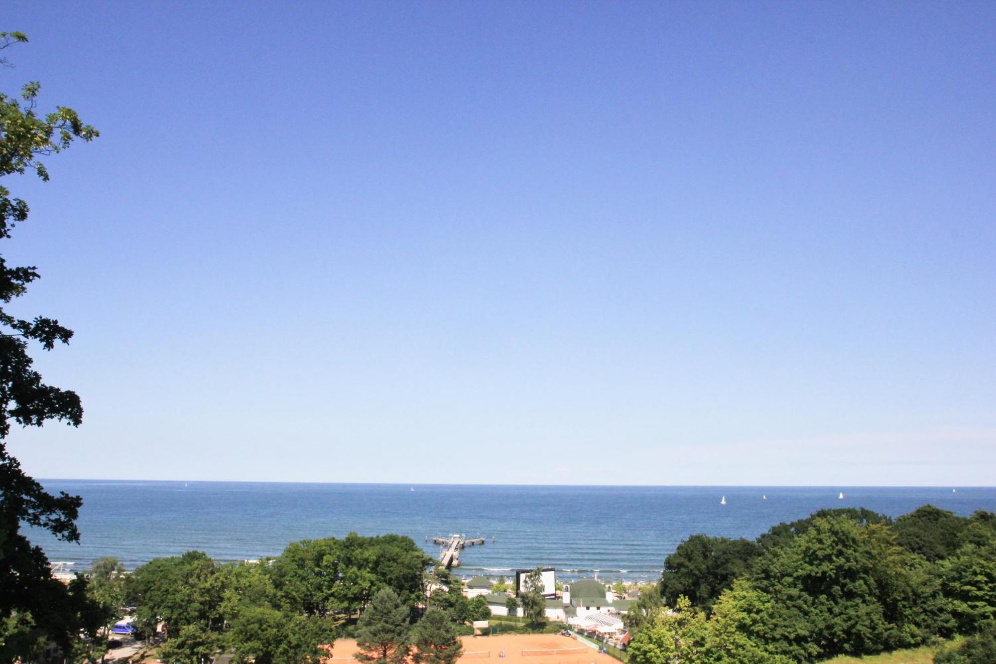 Balkon, Gratis Nutzung Vom Ahoi Erlebnisbad Und Sauna In Sellin - Villa Karola Fewo 09 Goehren  Exterior foto